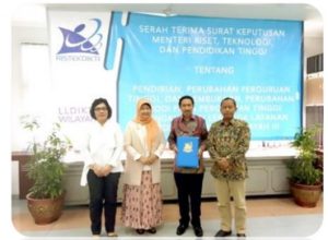 KEPALA LLDIKTI SERAHKAN SK IZIN OPERASIONAL PRODI FARMASI UIC (UNIVERSITAS IBNU CHALDUN)