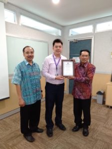 Penyerahan Piagam Penghargaan dan Ucapan Terima Kasih